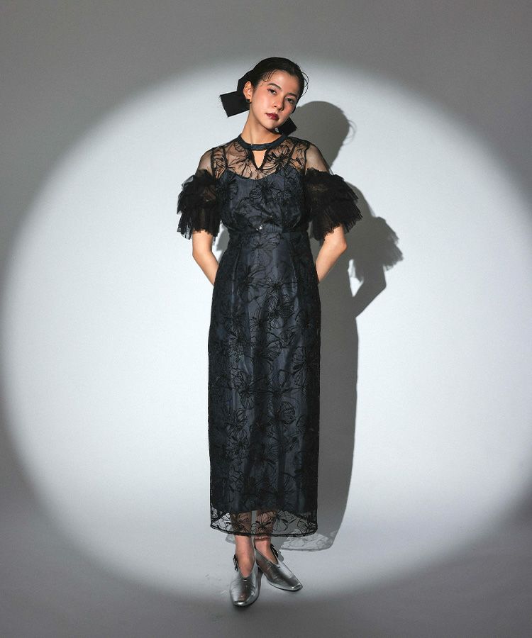 key neck embroidery dress