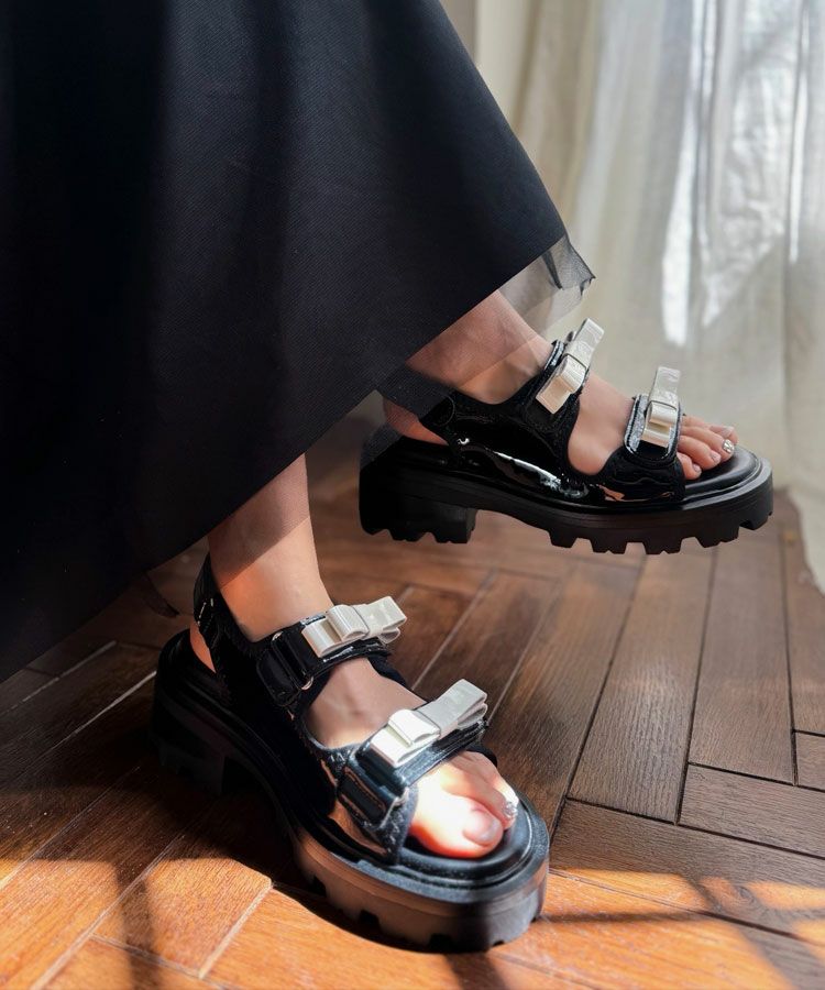 新品】donoban アキロン コラボ 2wayエナメルリボンサンダル