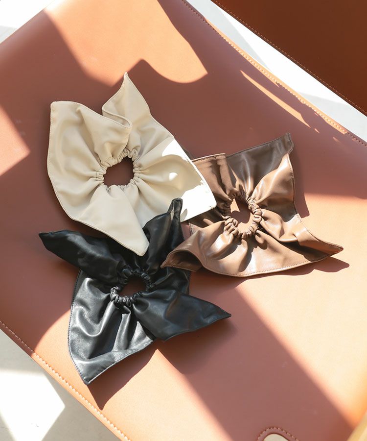 レザースクエアシュシュ